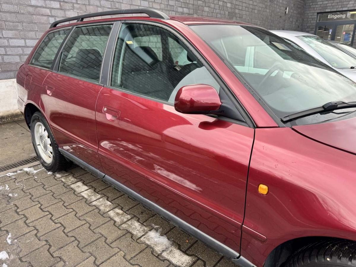 Audi A4 B5 original T&uuml;r vorn rechts LZ3L Hibiscusrot Rohbau Bj.1998